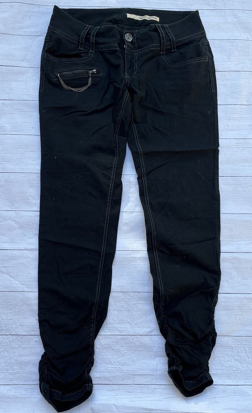 Women's DKNY Dark Blue Jeans Size 31 With Decorative Chain